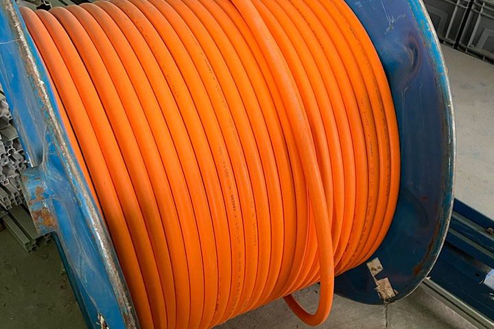 Unshielded high voltage silicone rubber cable